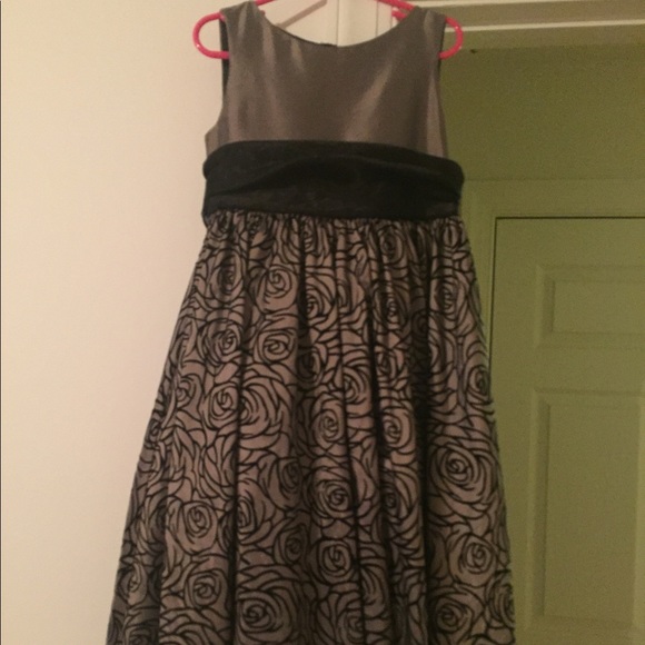 Fancy floor length dress! - Picture 1 of 2
